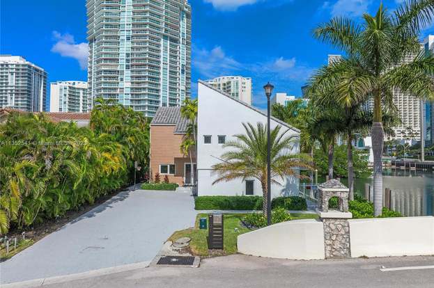 Spectacular Waterfront Condo on South Beach with Primary Seas Accesses